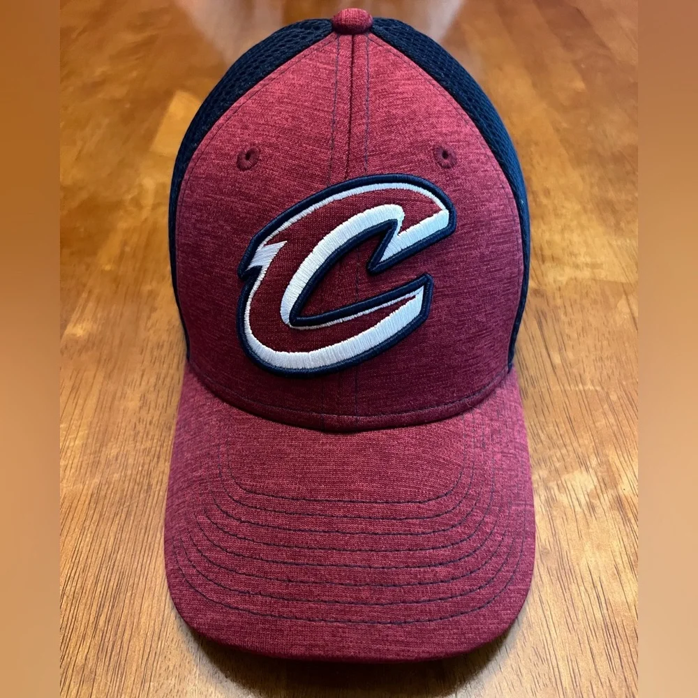 Like New Cleveland Cavaliers New Era Youth Hat. Excellent condition!